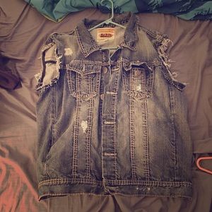 Sleeveless jean jacket